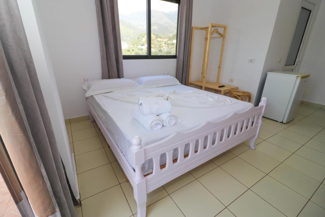 Bora Rooms Himare Esterno foto