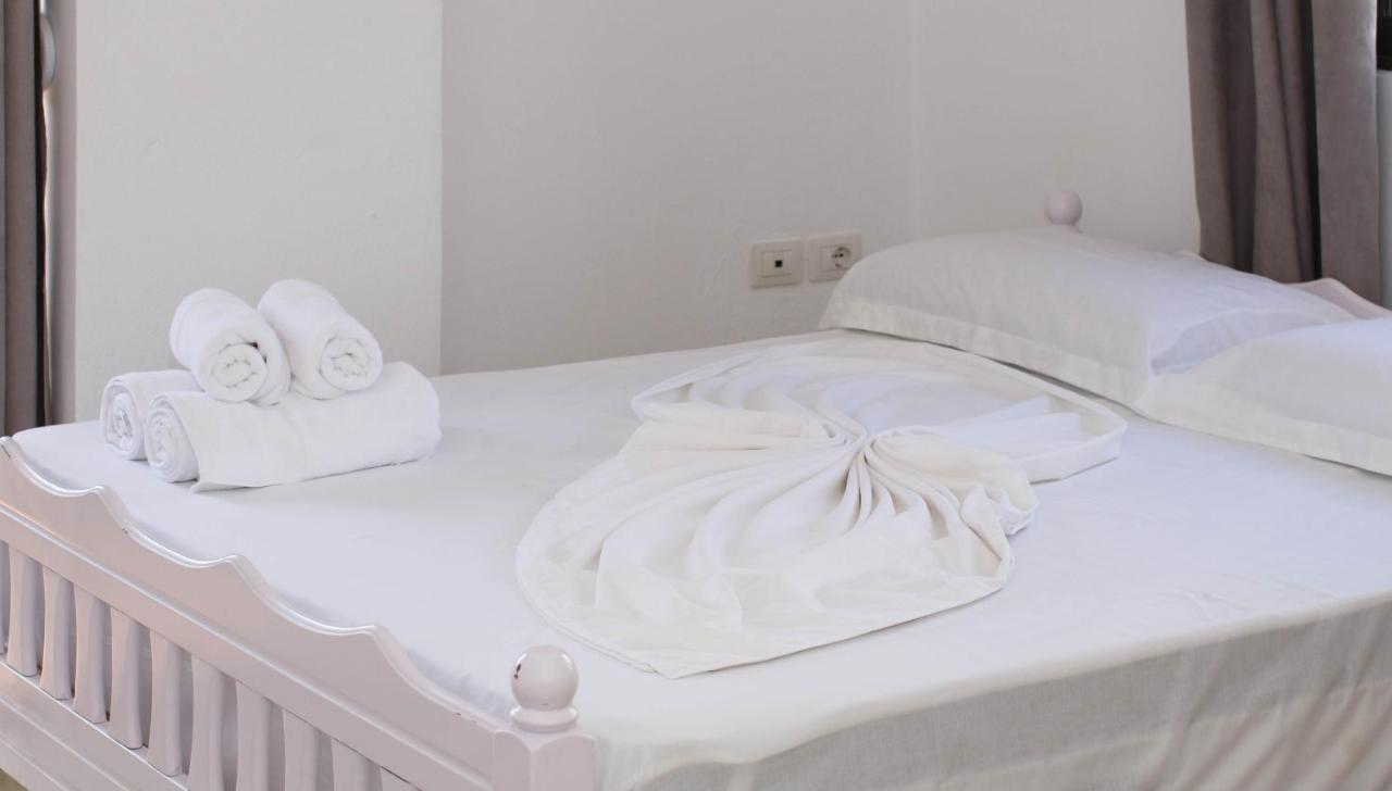 Bora Rooms Himare Esterno foto