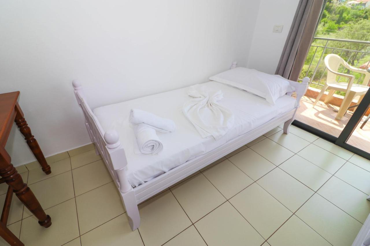 Bora Rooms Himare Esterno foto