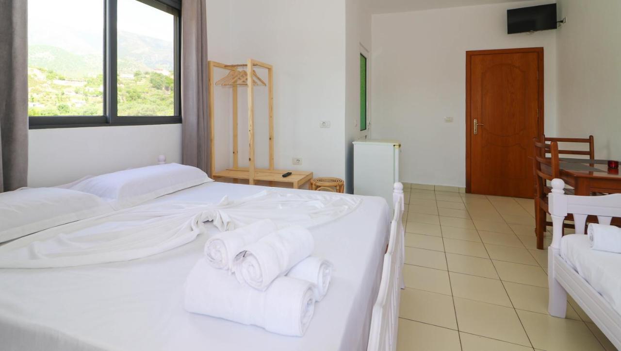 Bora Rooms Himare Esterno foto