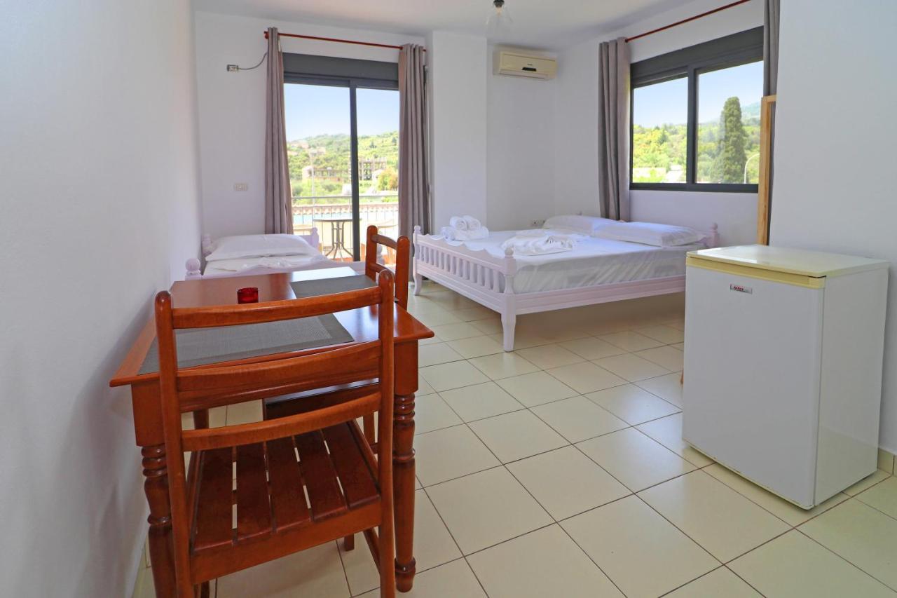 Bora Rooms Himare Esterno foto