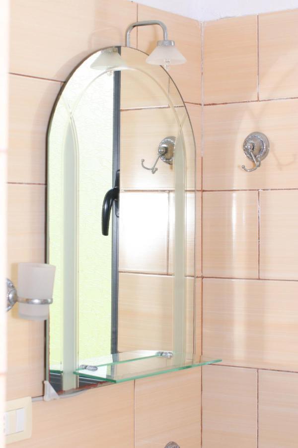 Bora Rooms Himare Esterno foto