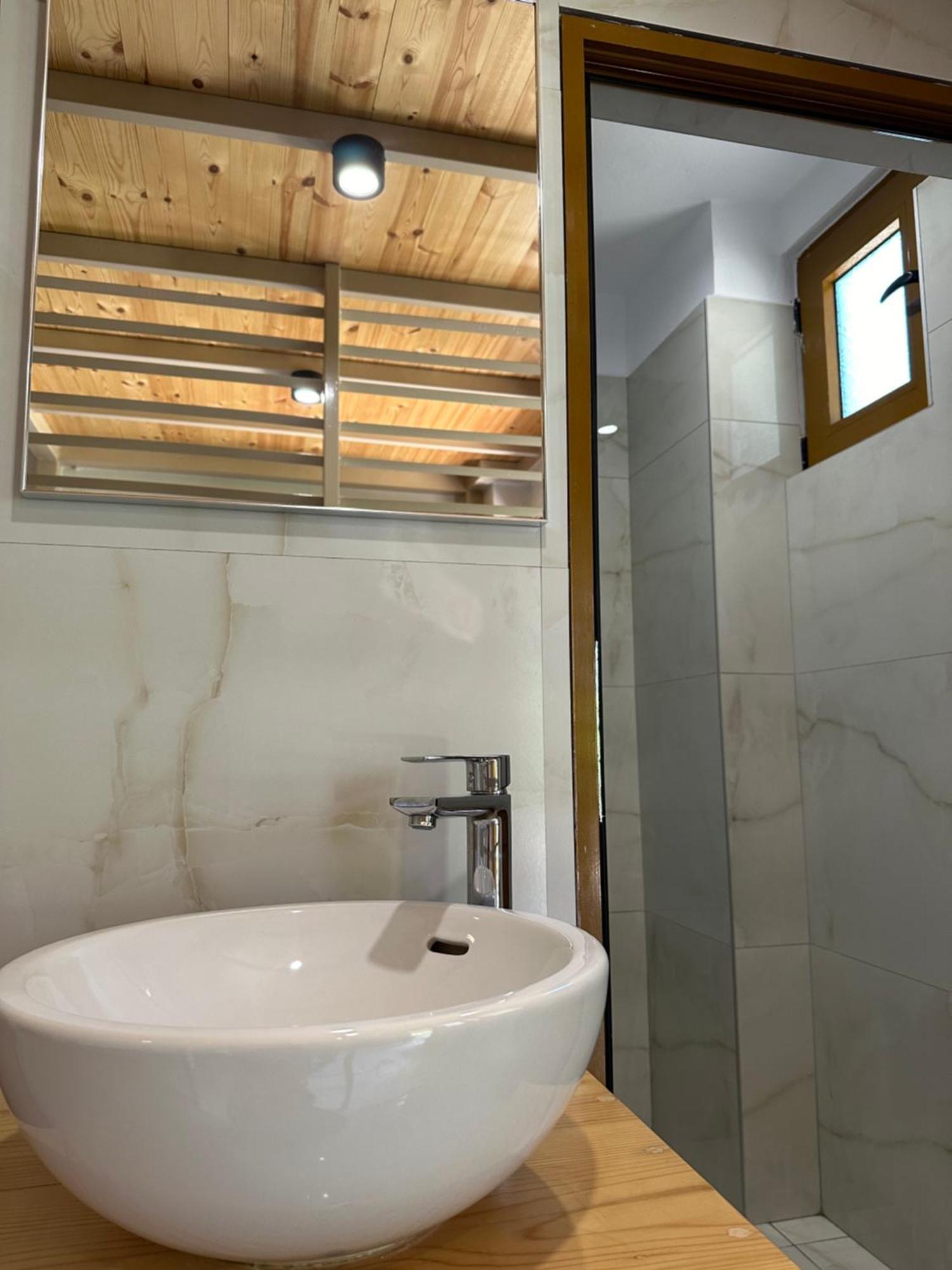Bora Rooms Himare Esterno foto