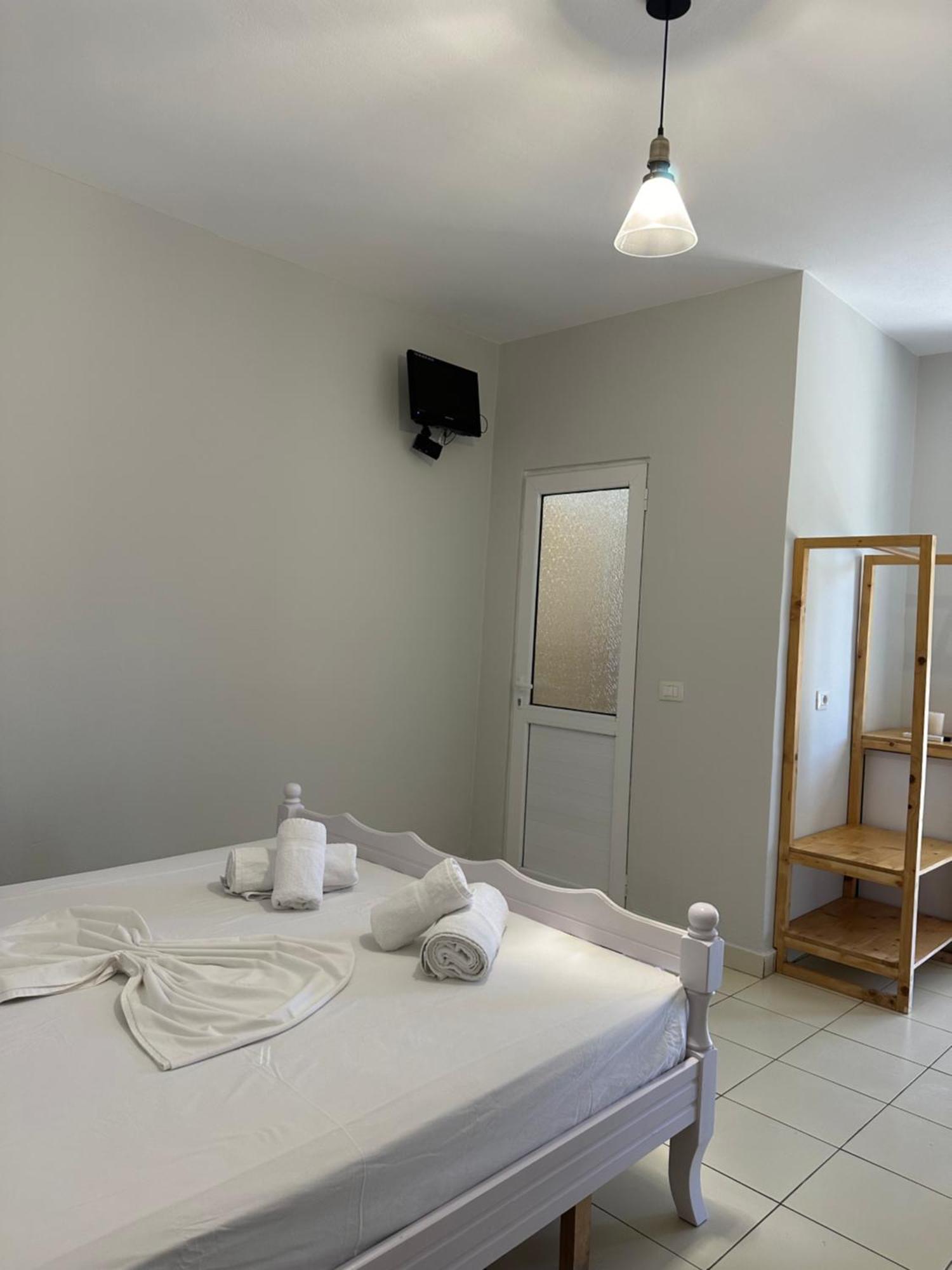 Bora Rooms Himare Esterno foto