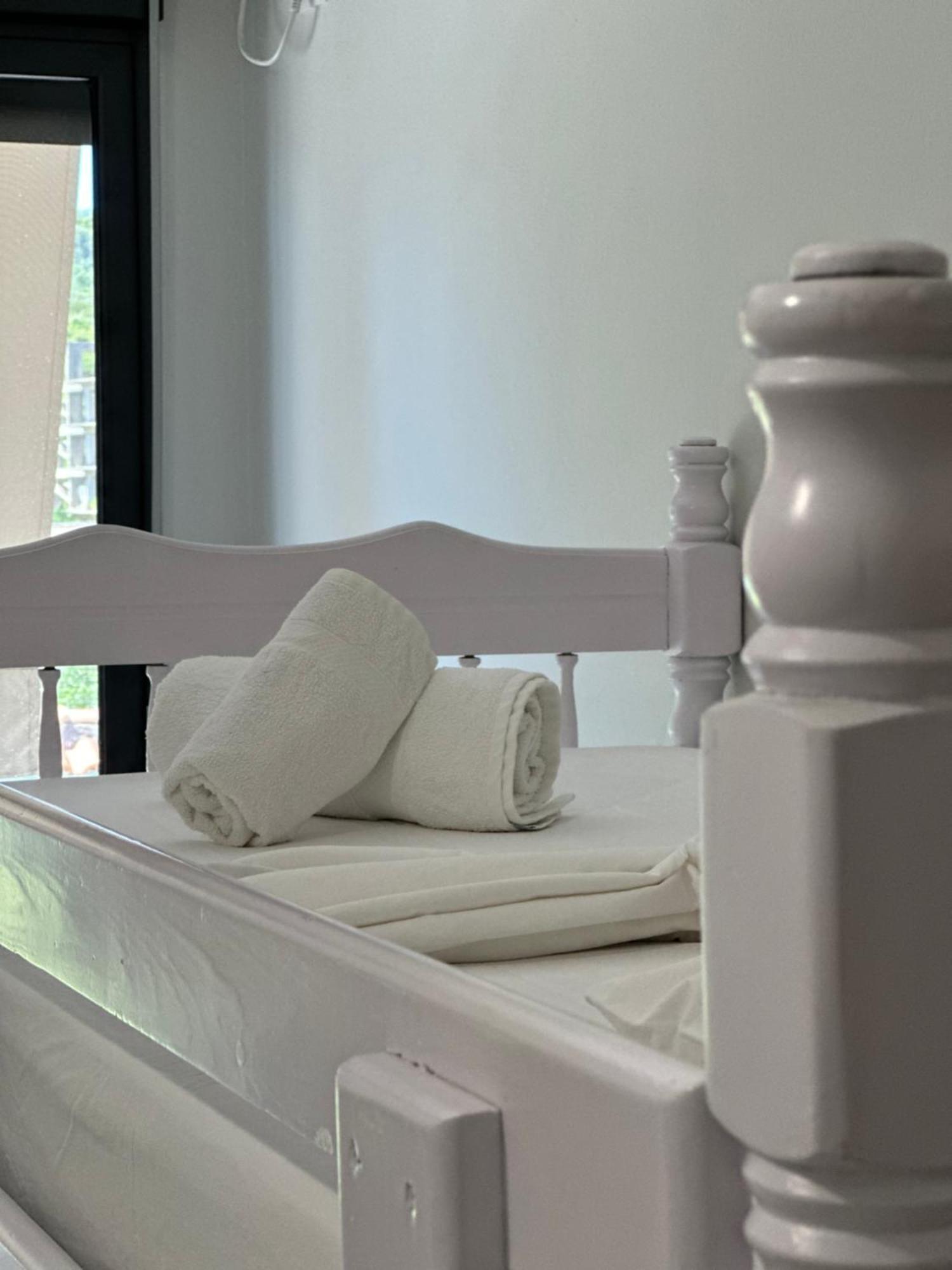 Bora Rooms Himare Esterno foto