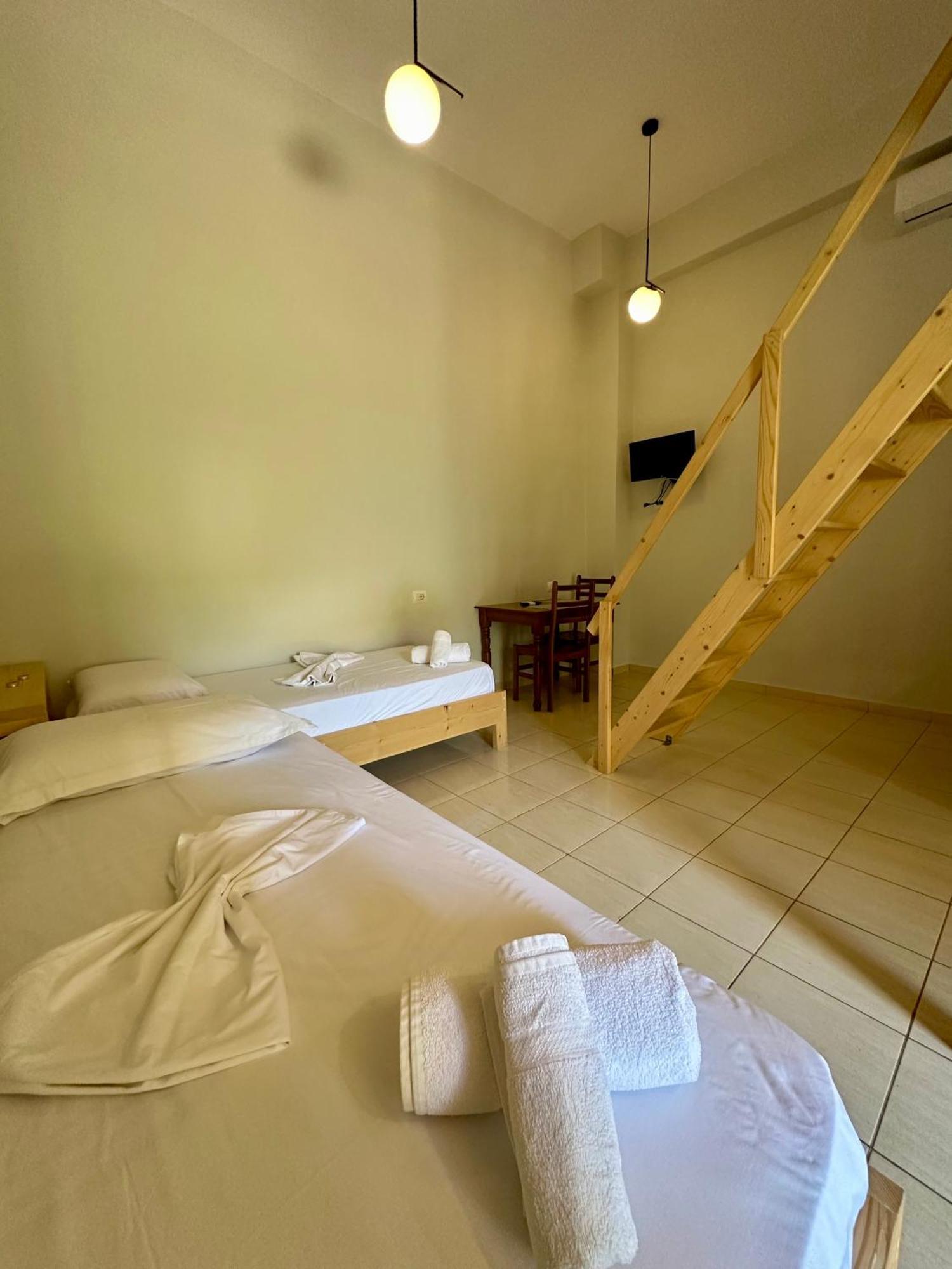 Bora Rooms Himare Esterno foto