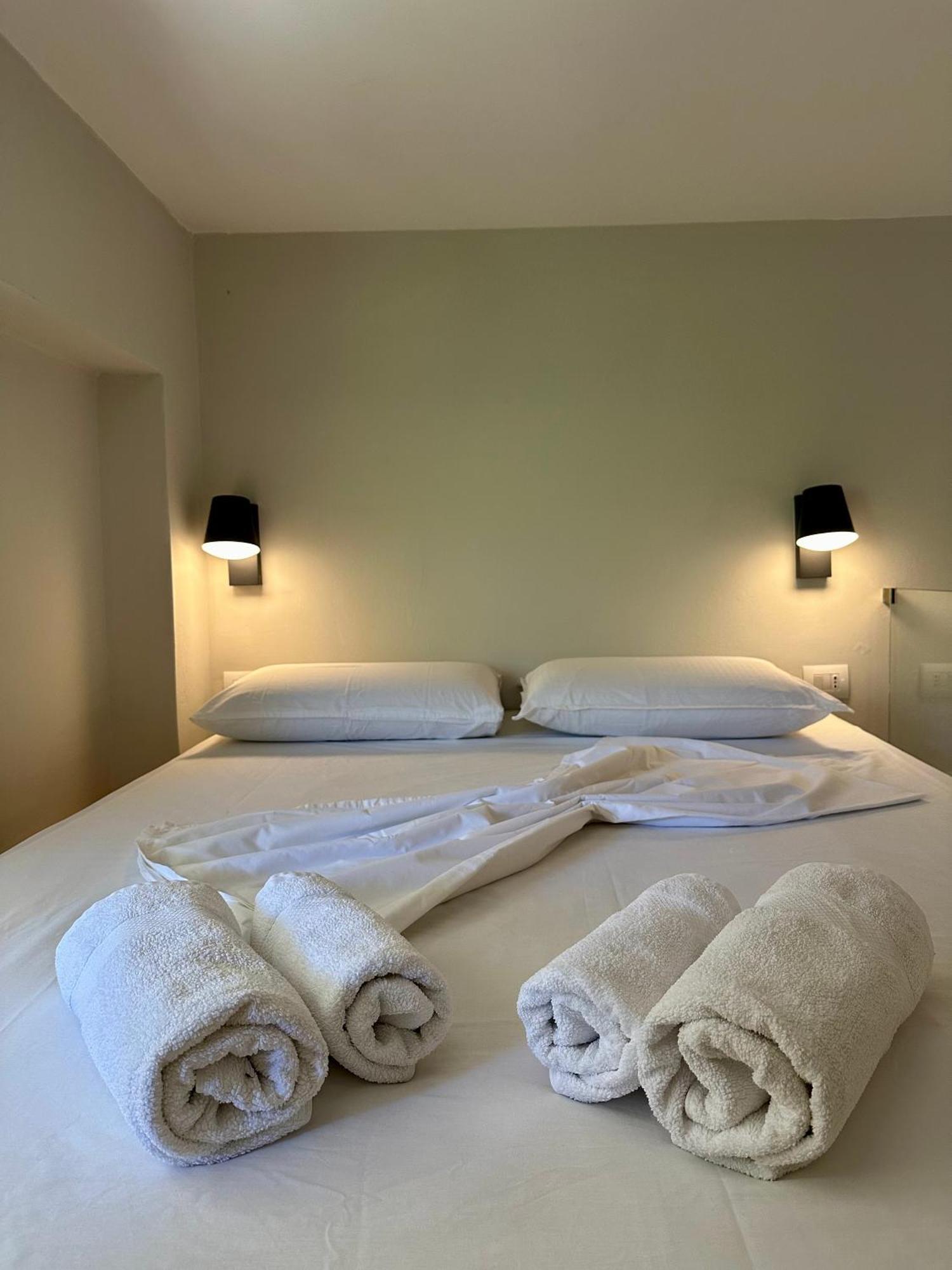 Bora Rooms Himare Esterno foto