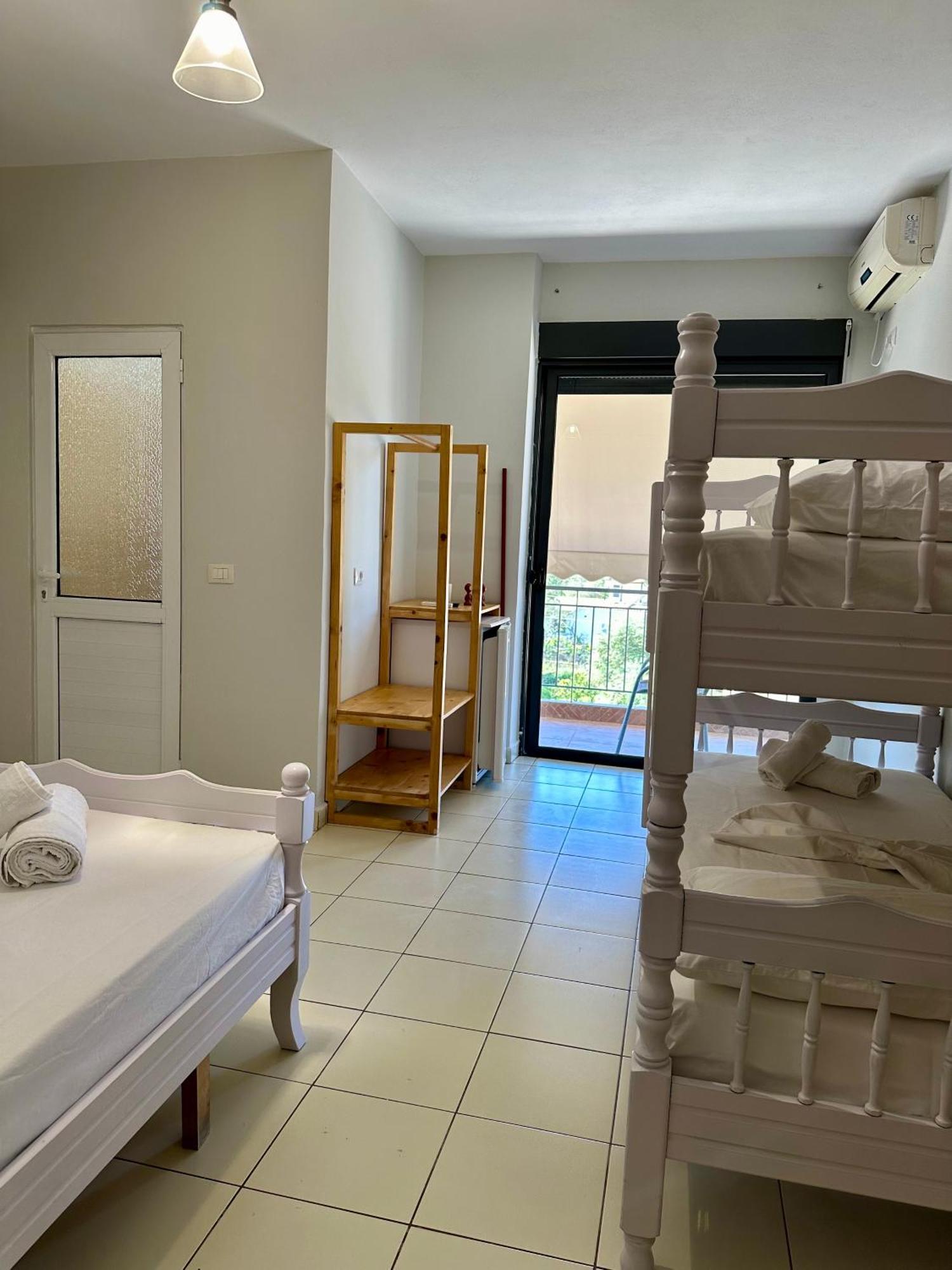 Bora Rooms Himare Esterno foto