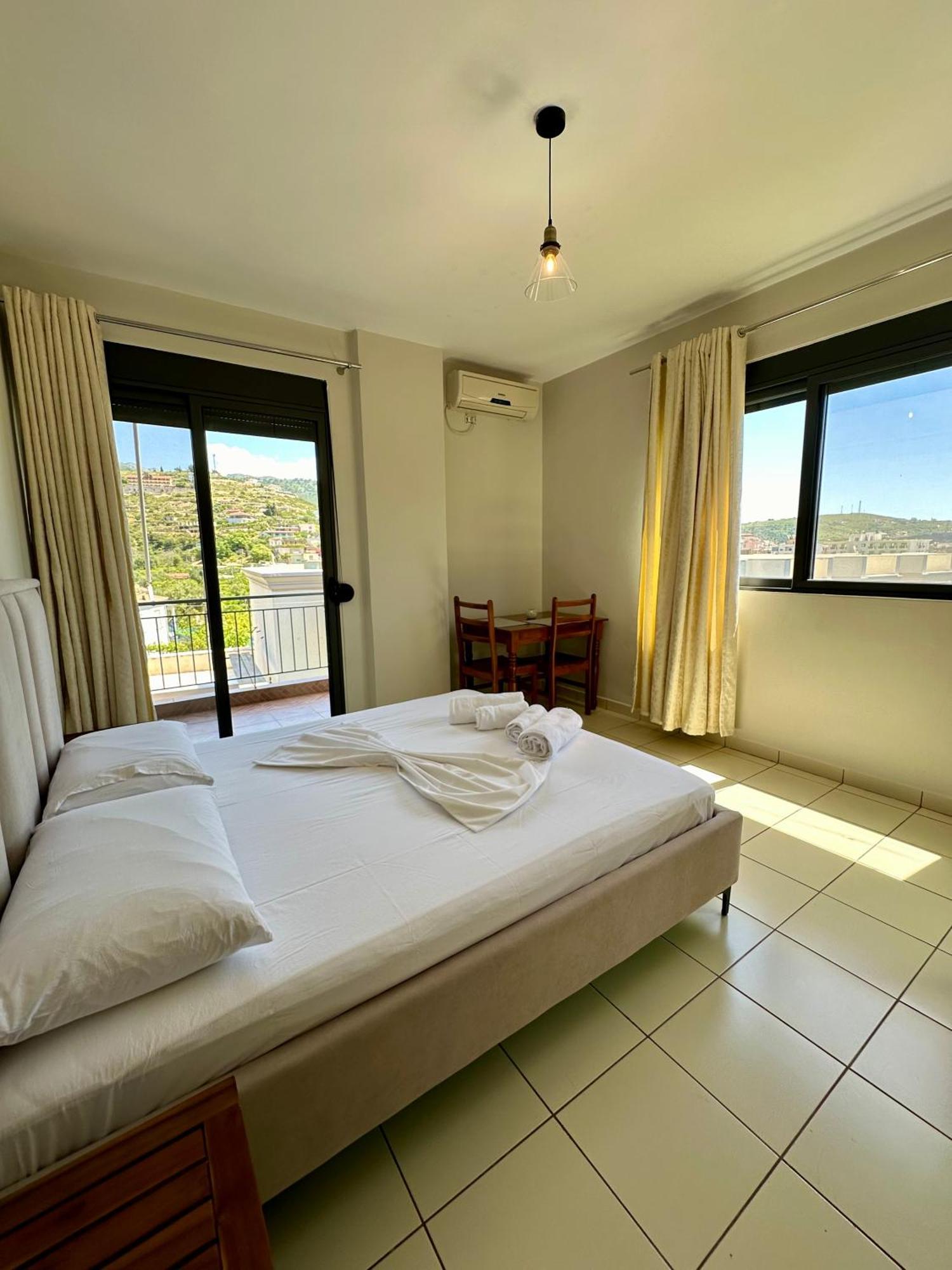 Bora Rooms Himare Esterno foto