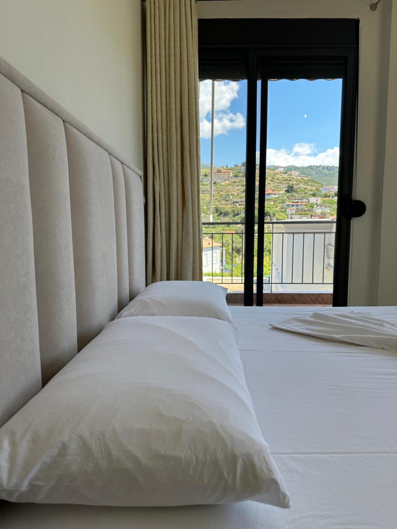 Bora Rooms Himare Esterno foto